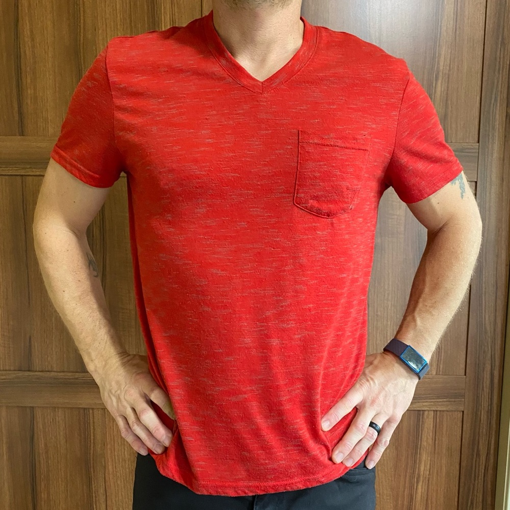 Guess v-neck t-shirt
